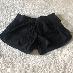 lululemon Tracker 4” lined shorts